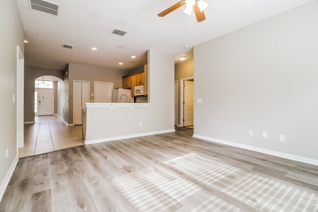 Foto del edificio - 4430 Spring Blossom Dr