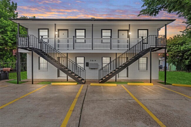 Foto del edificio - 7614 Grahamcrest Dr