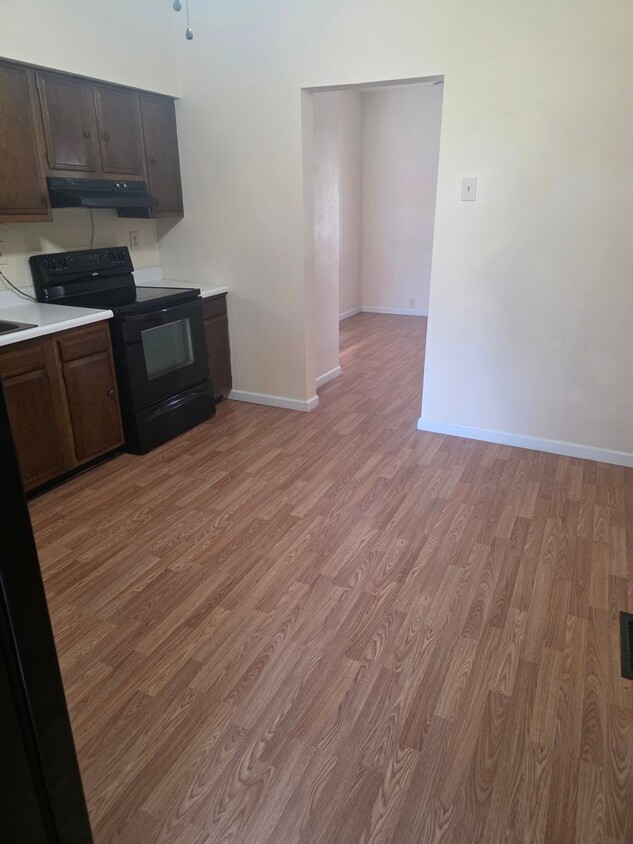 Beautiful home in the heart of Wood River!! - Beautiful home in the heart of Wood River!!