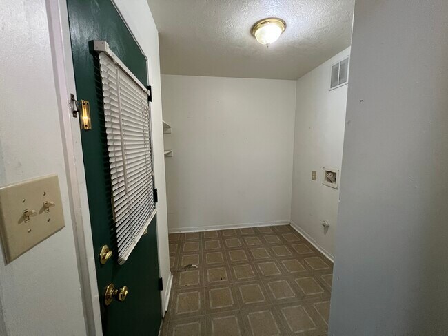 Building Photo - 505 N 25th St