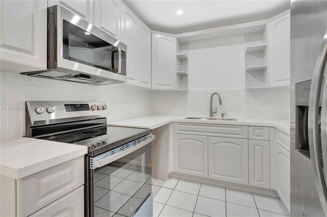 Foto del edificio - Southwest 94th Avenue, Miami, FL 33165 - 3 BR 2 BA single-family home