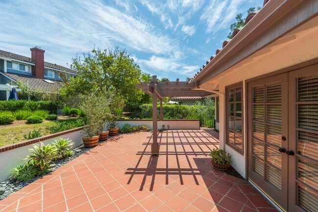 Foto del edificio - 16 Sausalito Cir W
