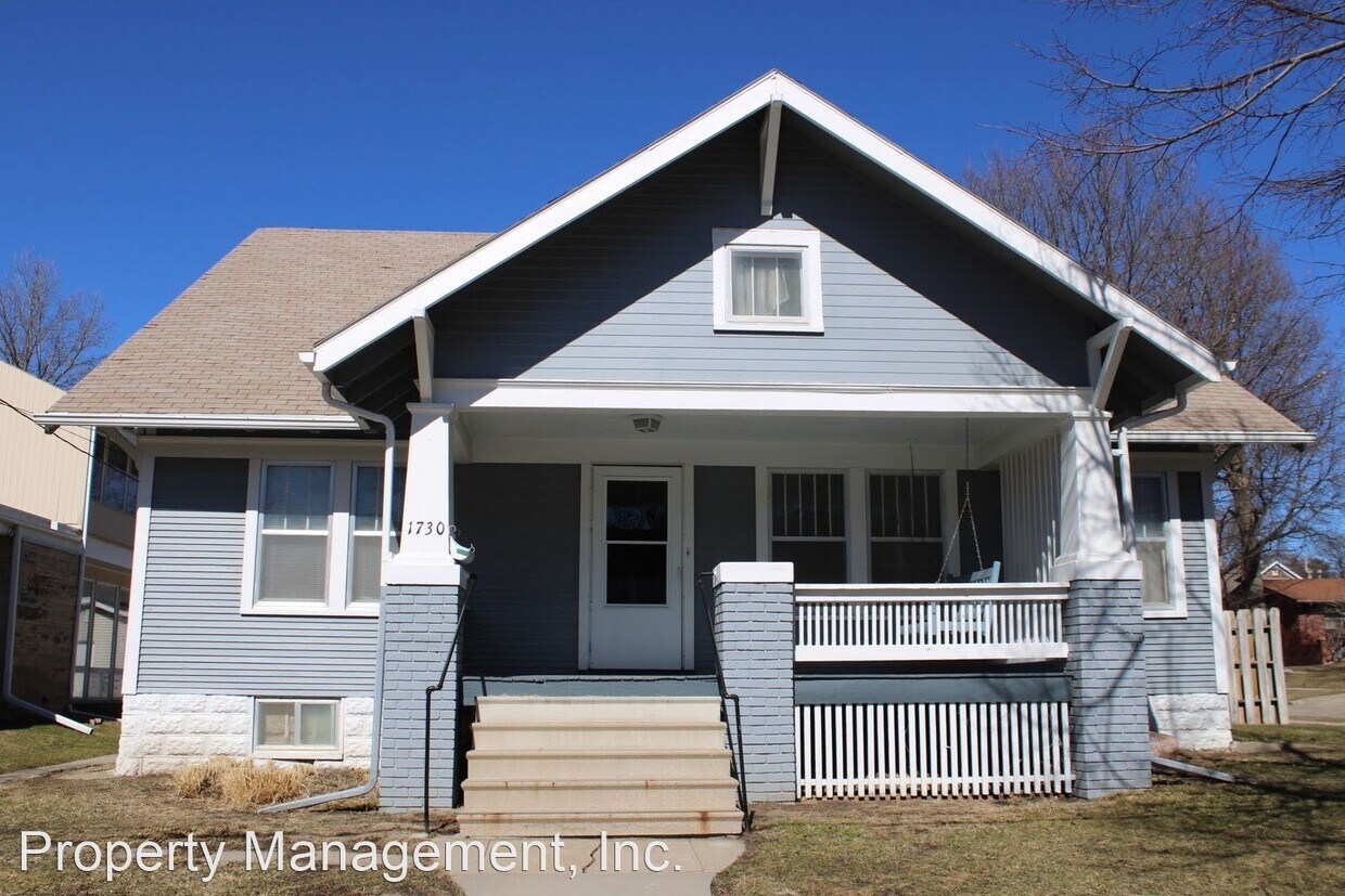 Primary Photo - 4 br, 2.5 bath House - 1730 Lake St