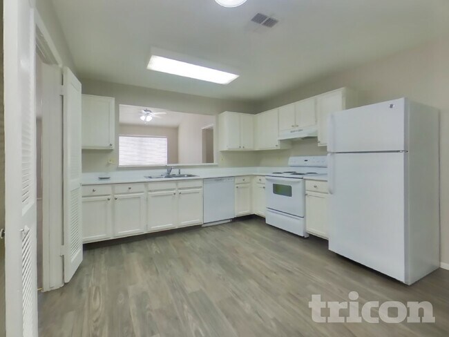 Building Photo - 9607 N 88th Dr