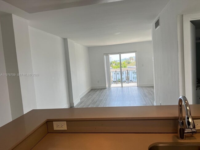 Building Photo - 8101 Crespi Blvd