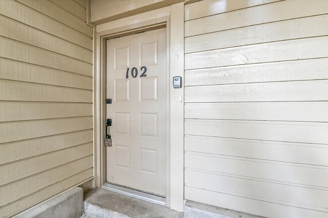 Building Photo - $1,645 - 2 Bed 2 Bath Condo in Aurora with...