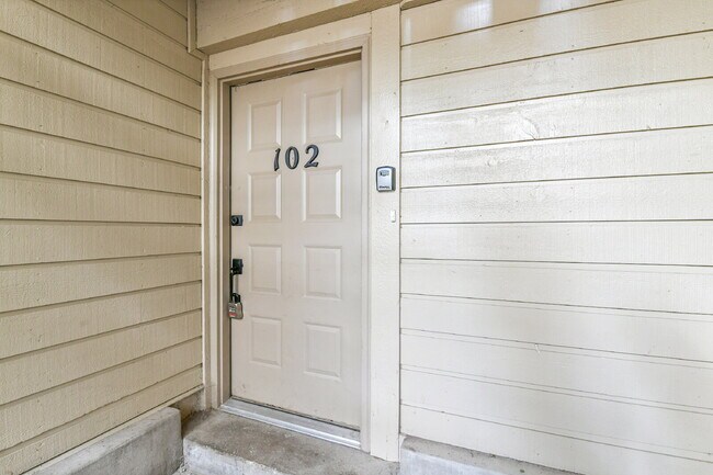 Building Photo - $1,895 - 2 Bed 2 Bath Condo in Aurora with...