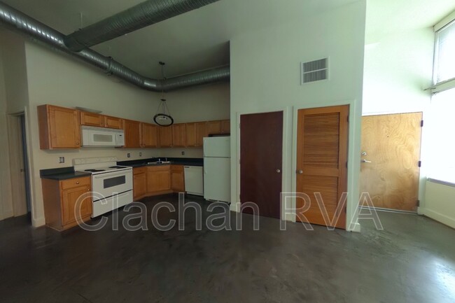 Building Photo - 301 Goshen St