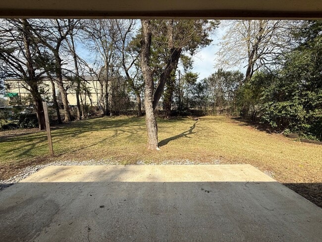 Foto del edificio - ** 4 Bed 2 Bath located close to Jefferson Davis High ** Call 334-366-9198 for a self showing