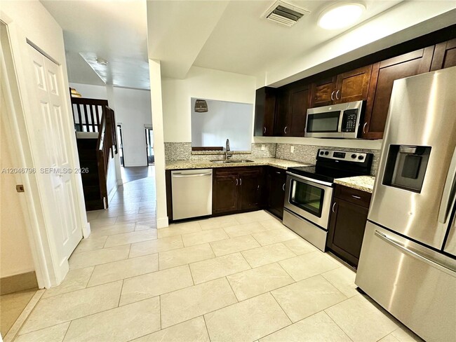 Building Photo - 4245 S Pine Island Rd