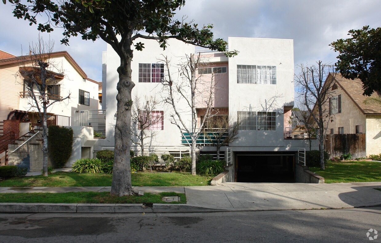 Foto del edificio - 1327 E Windsor Rd