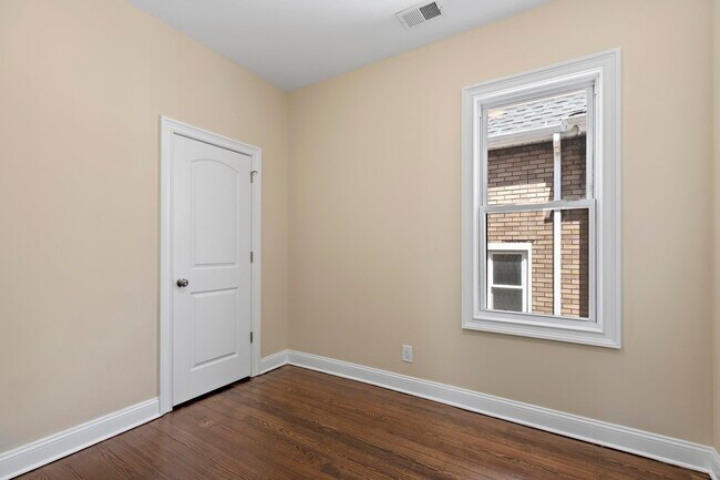 Foto del edificio - 155 Humphrey Ave