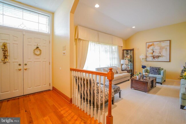 Building Photo - 245 Barclay Cir