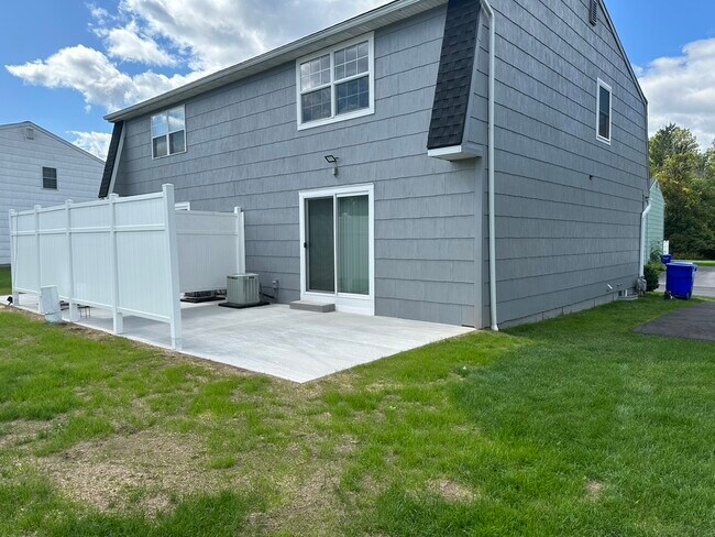 Foto del edificio - 54 Willowick Dr
