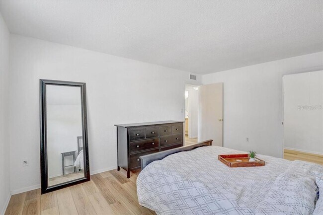 Foto del edificio - 350 79th Ave N