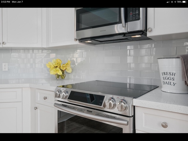 Kitchen appliances - 11041 Legacy Blvd