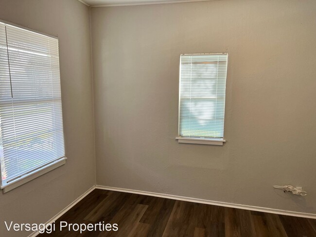 Building Photo - 3 br, 1 bath House - 2122 W. Chestnut St