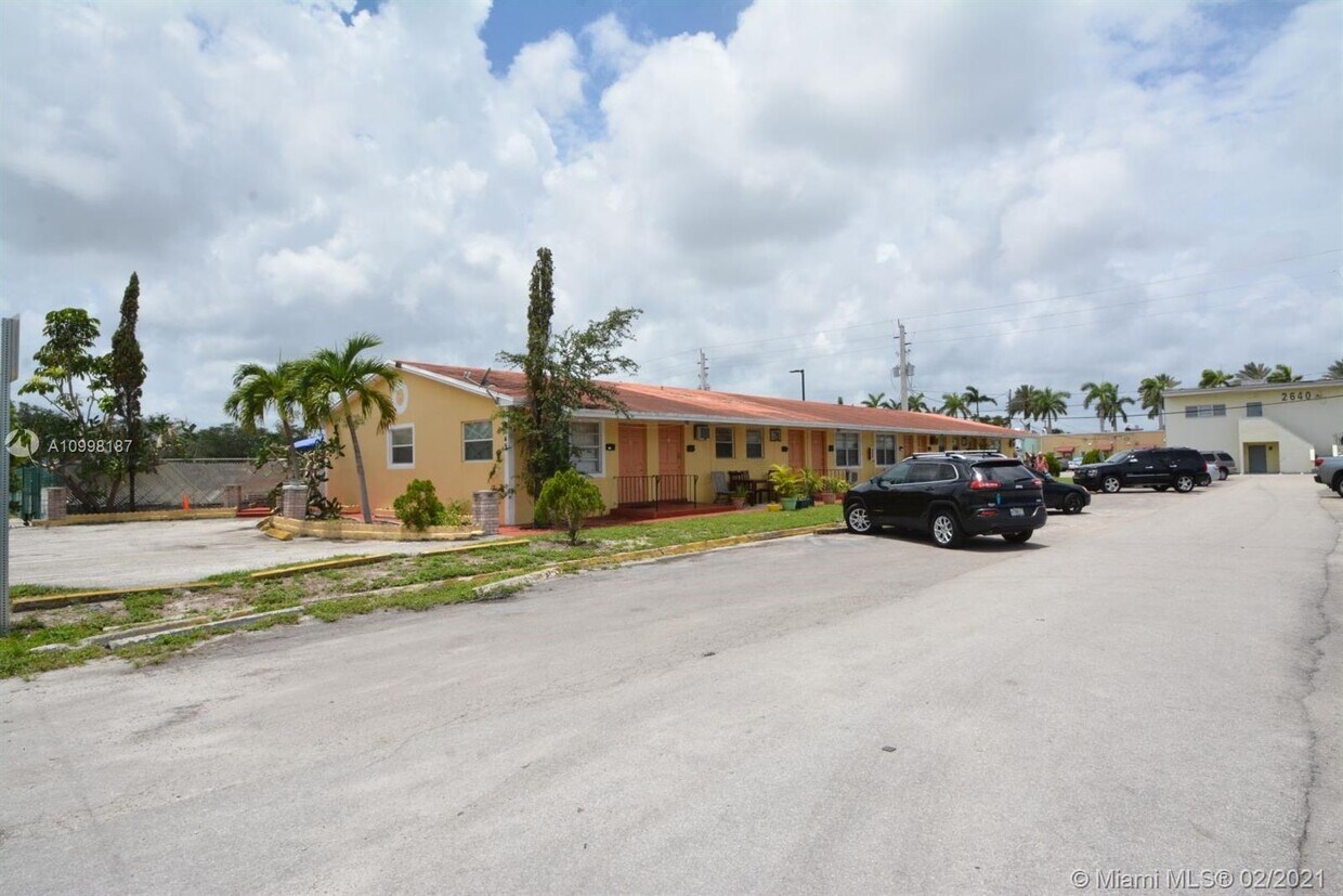 Primary Photo - 2649 Van Buren St