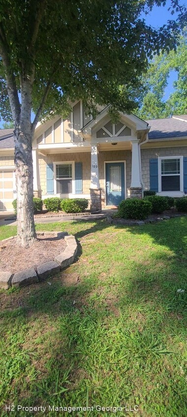Foto principal - 3 br, 2 bath House - 189 Oakwood Drive