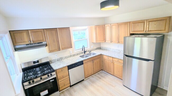 Foto del edificio - 845 Florland Dr