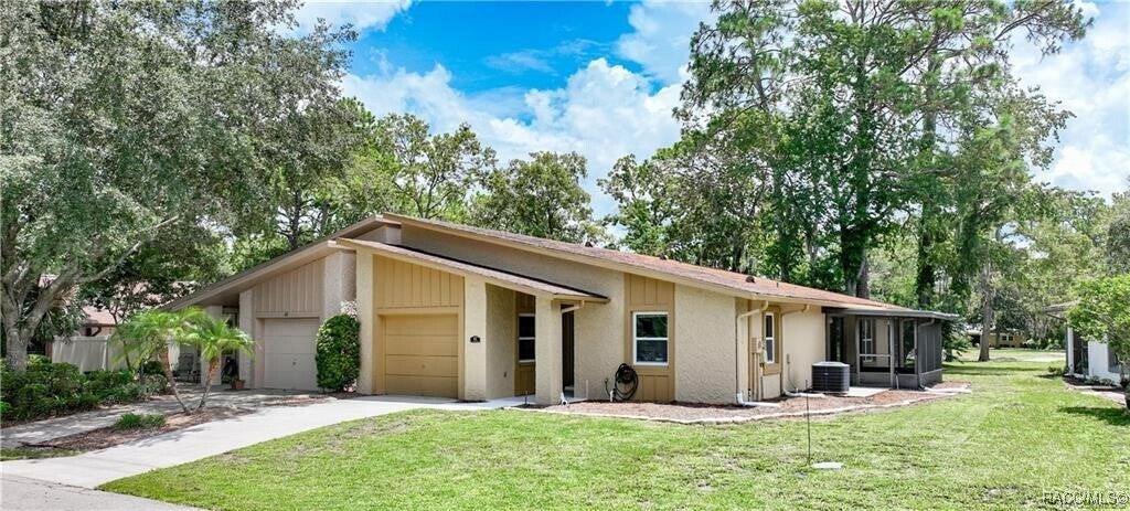 Foto principal - 85 Golfview Dr