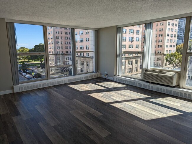 Foto del edificio - 5600 N Sheridan Rd