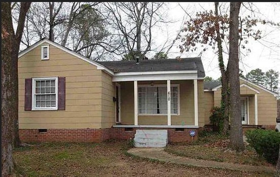 Building Photo - 610 Colonial Cir