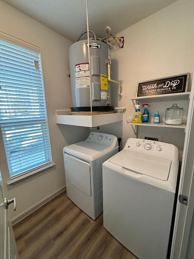 Foto del edificio - 2201 Creekview Dr.