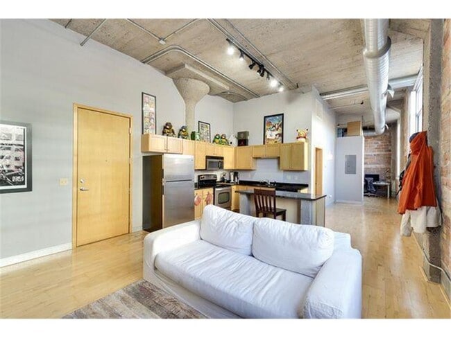 Building Photo - 521 S 7th St