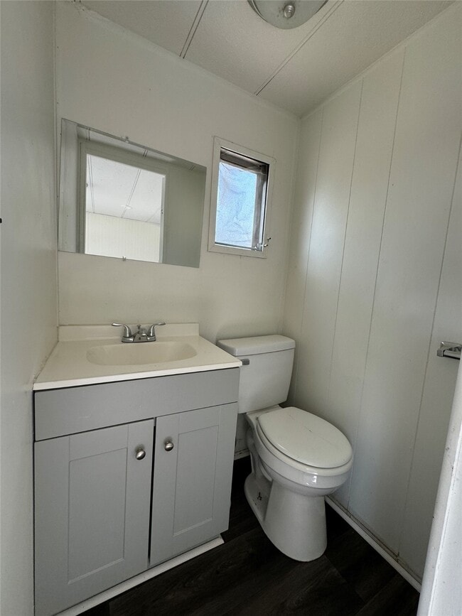 Building Photo - 104 N 1st St