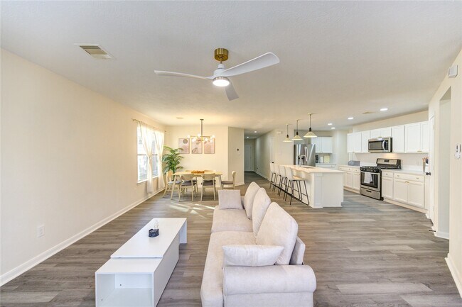 Foto del edificio - 1010 Hummingbird Point Ln