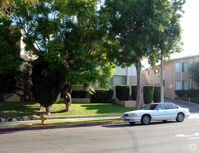 Foto del edificio - 839-845 Glenway Dr.
