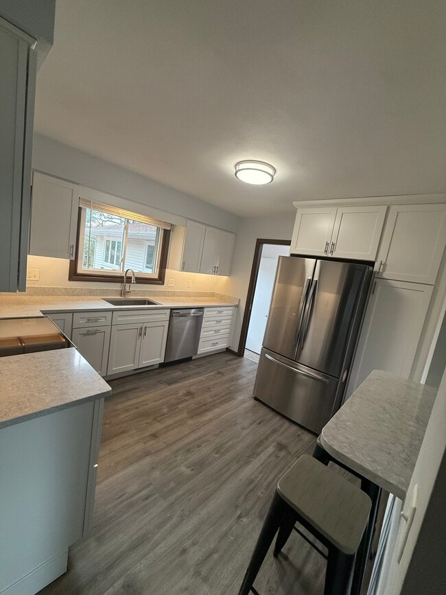 Kitchen - 1202 Knollcrest Dr