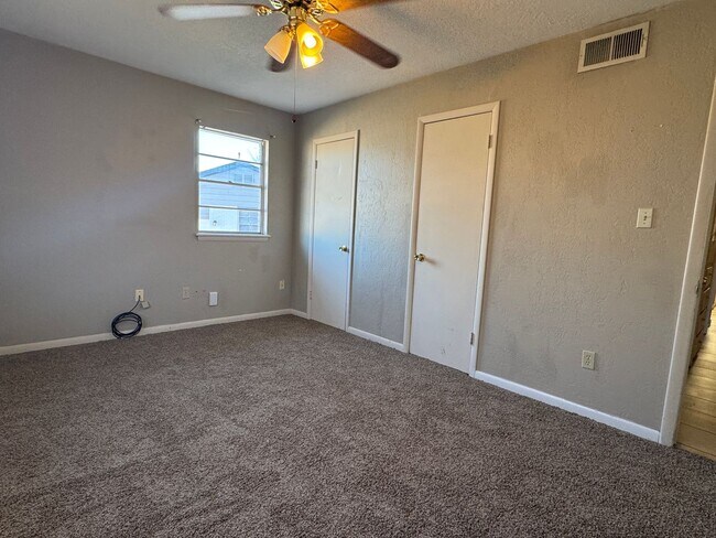 Building Photo - 4304 NW Pollard Ave