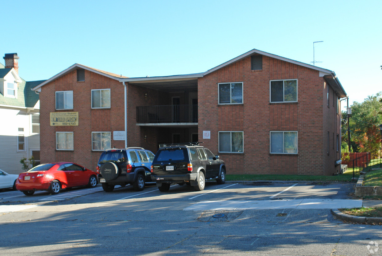 Primary Photo - Lee Apartments