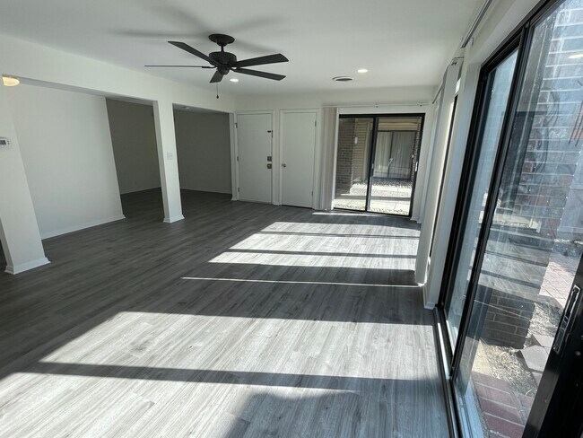Foto del edificio - 1891 Poplar Woods Cir E