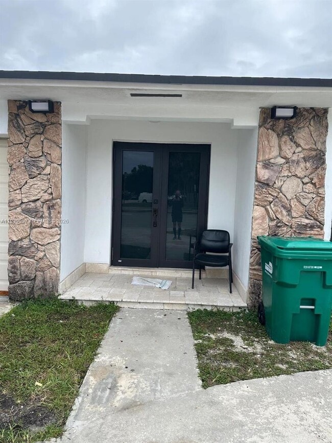 Foto del edificio - 4711 SW 133rd Ave