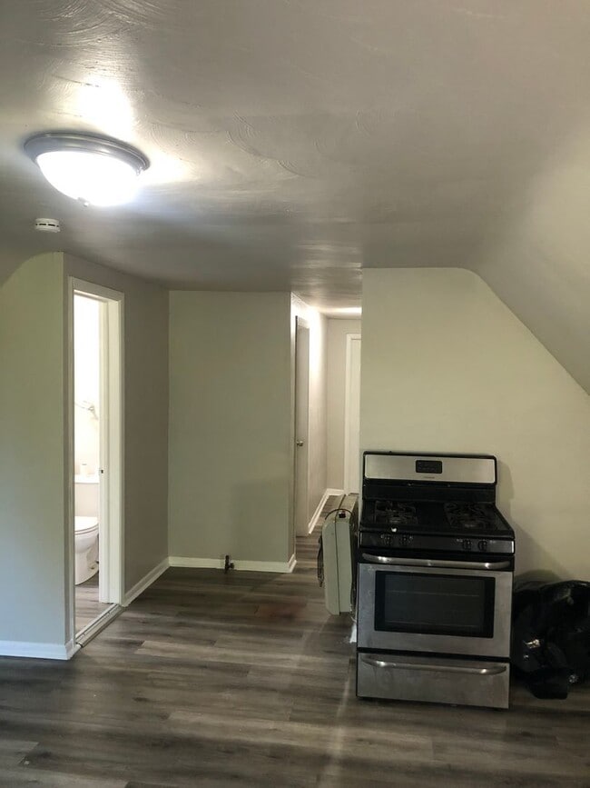 Building Photo - 3645 E 146th St