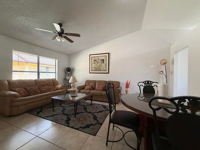 Foto del edificio - 1104 Goldenrod Rd