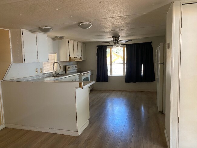 Foto del edificio - 10406 Camp Mack Rd