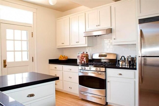 Building Photo - 3 bedroom in San Francisco CA 94129