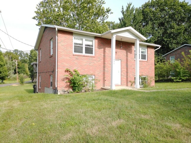 Building Photo - 1608 Boyd Ln