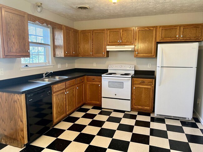 Building Photo - 2 br, 2.5 bath House - 1517 Center Pointe Dr.