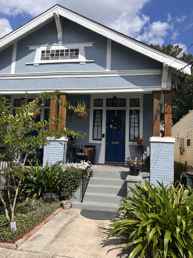 Building Photo - 426 S Hennessey St