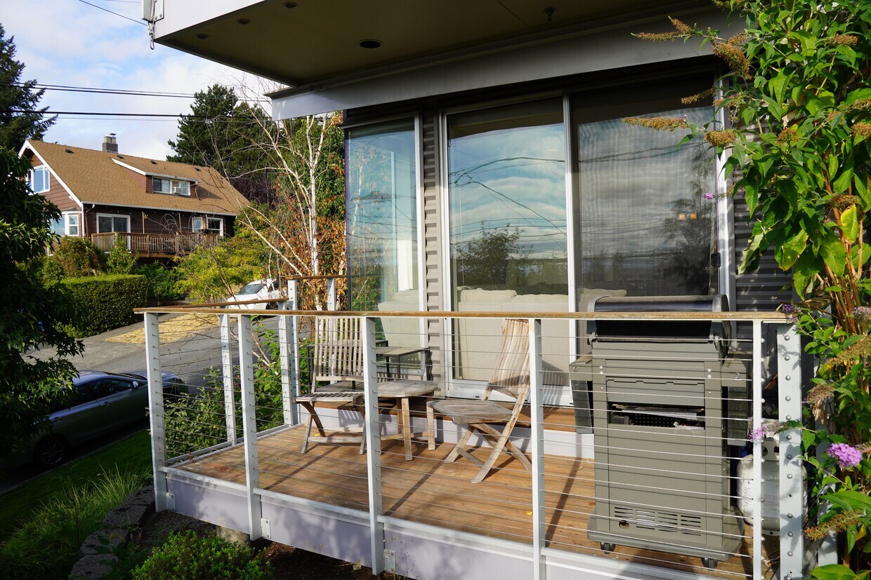 Deck - 2731 Boylston Ave E