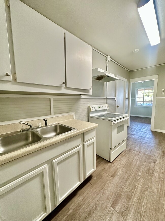 Building Photo - 409 Barack Obama Blvd