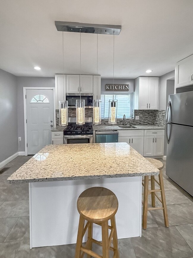 Building Photo - Beautifully Updated 3 Bedroom Home with Finished Basement