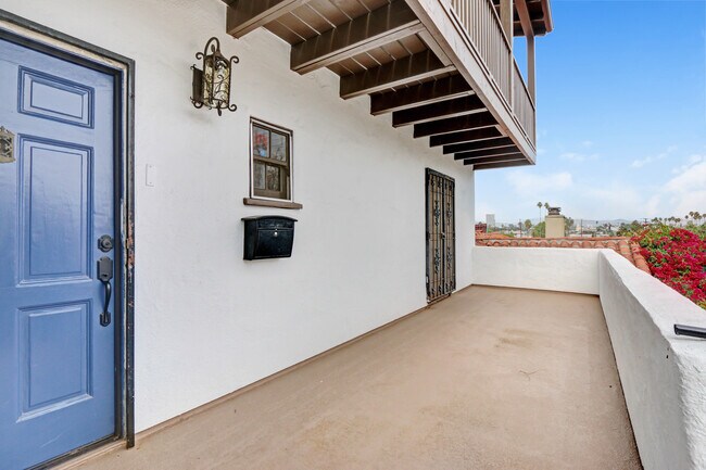 Foto del edificio - 1839 S Cochran Ave