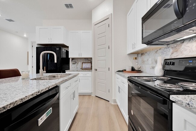 Foto del edificio - 5154 Kelwood St