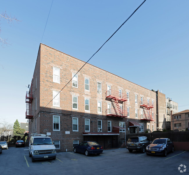 Building Photo - 770 E 225th St